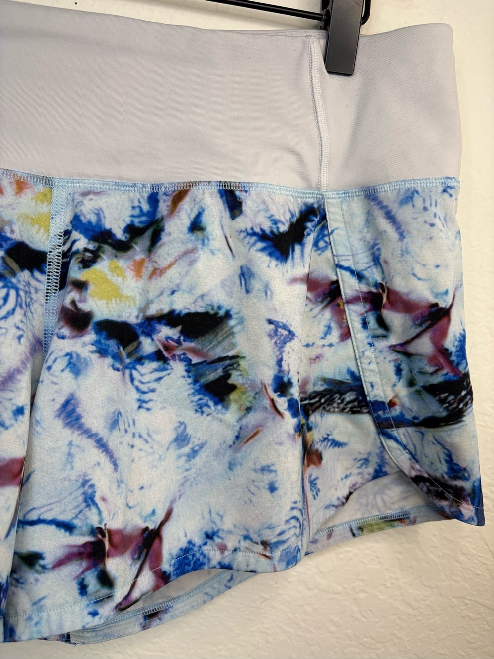 Lululemon Run Times Shorts II 4” inseam Exposure Crystallize multi White size 8 - Picture 12 of 12